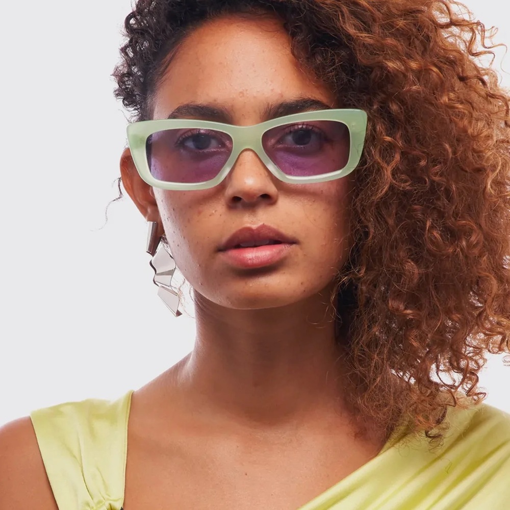 ✨ NWOT Akila Frenzy Sunglasses in Jade & Violet Lens ✨